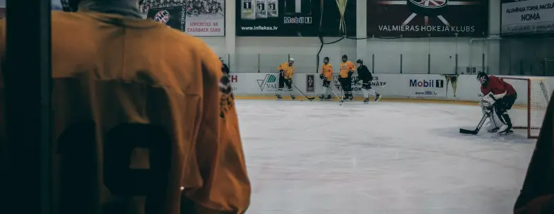 How Should Ice Hockey Shoulder Pads Fit? This Is How!
